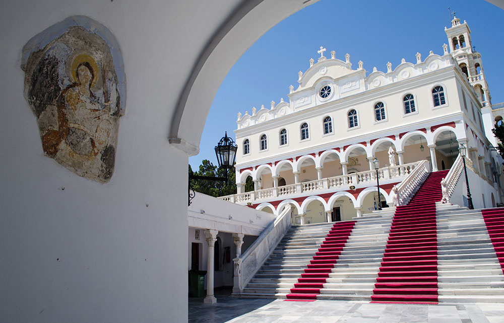 Sightseeing in Tinos